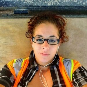 Meet your Posher, Andrea